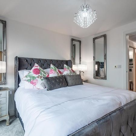 Luxurious River View Apartment With Terrace Worcester Bagian luar foto