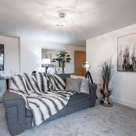 Luxurious River View Apartment With Terrace Worcester Bagian luar foto