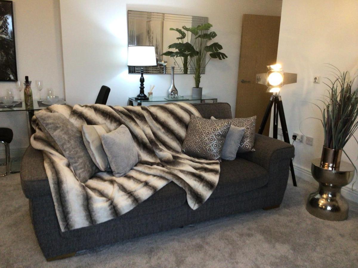 Luxurious River View Apartment With Terrace Worcester Bagian luar foto