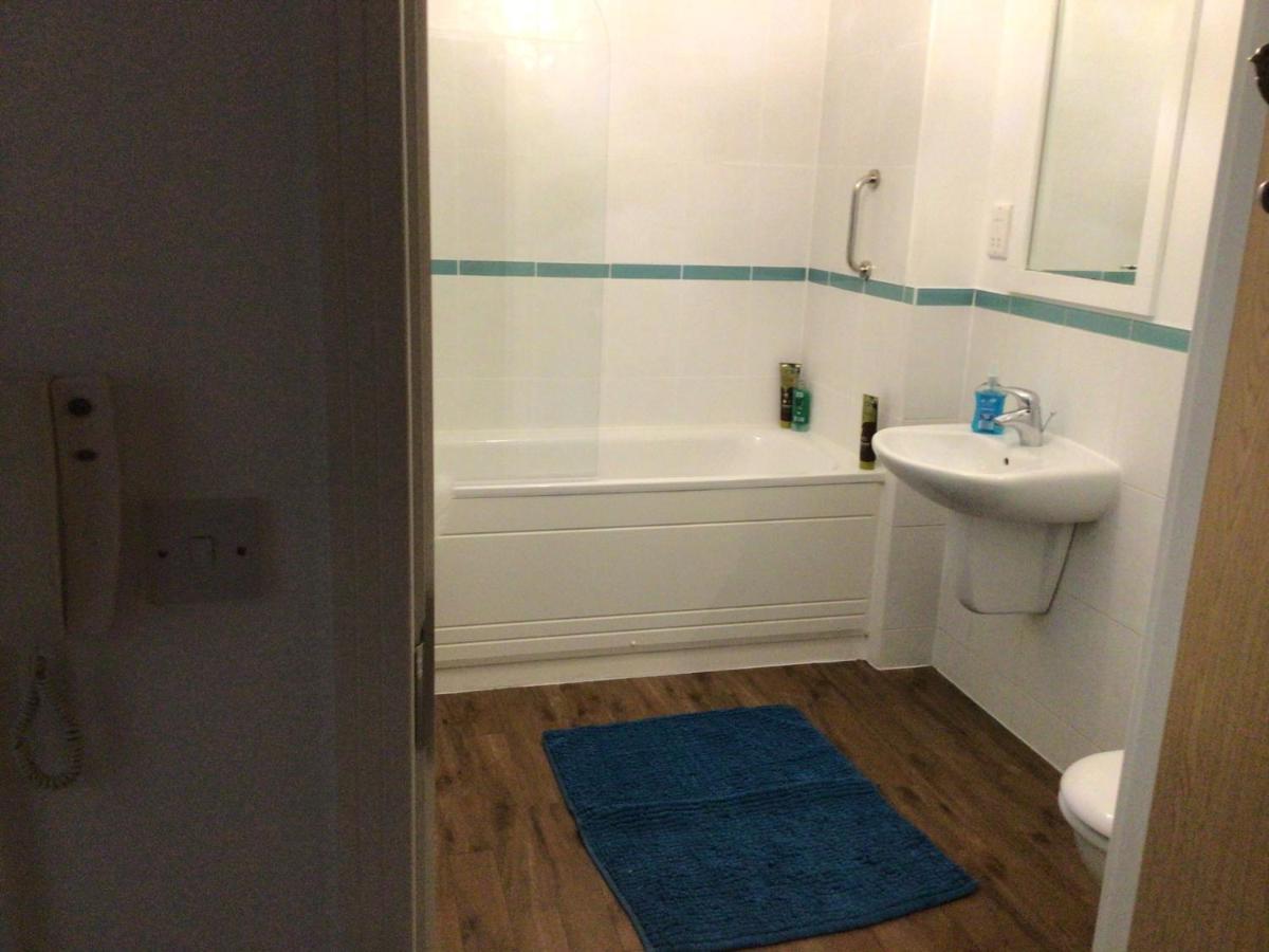 Luxurious River View Apartment With Terrace Worcester Bagian luar foto