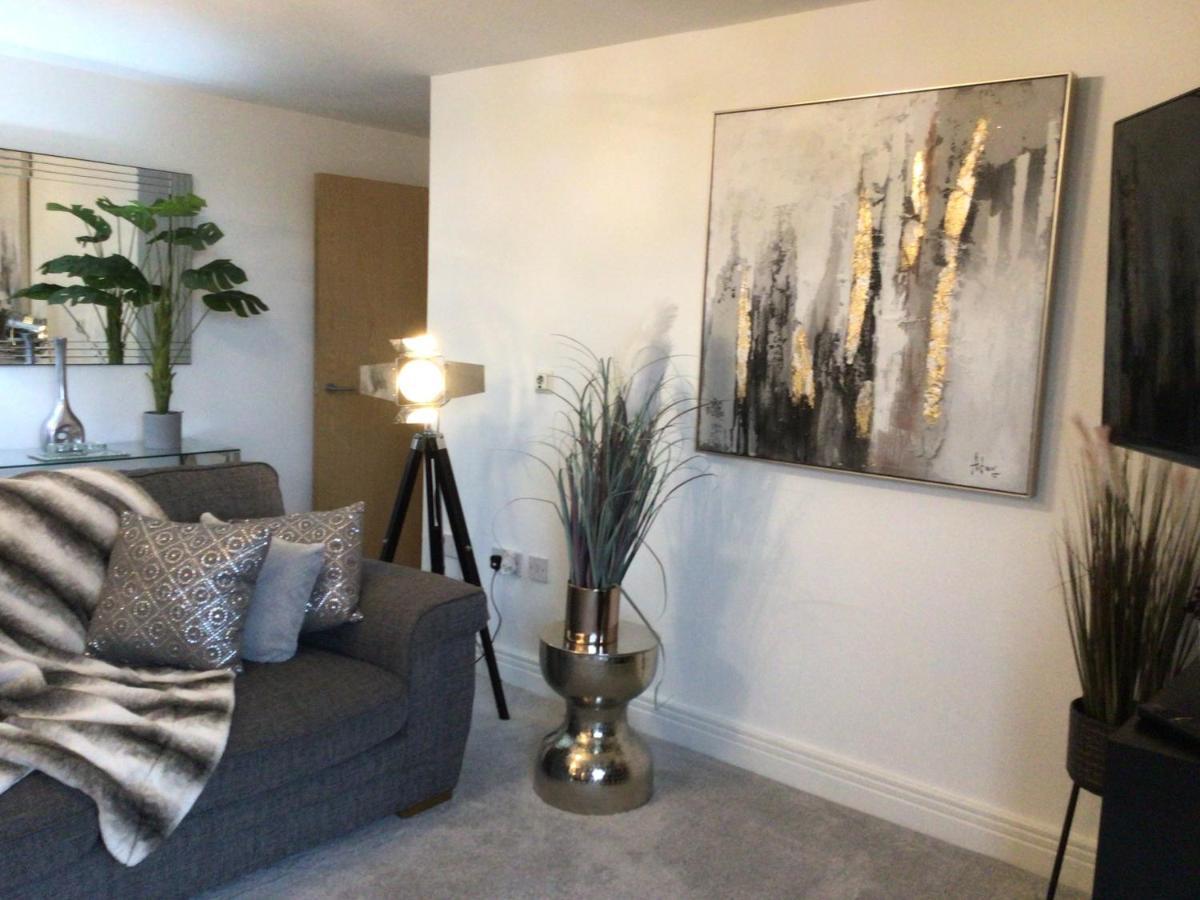 Luxurious River View Apartment With Terrace Worcester Bagian luar foto