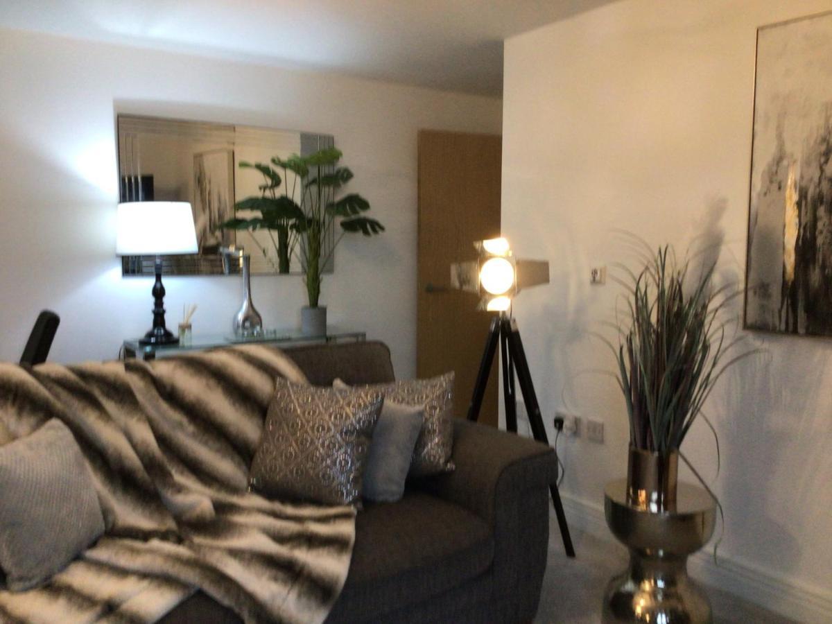 Luxurious River View Apartment With Terrace Worcester Bagian luar foto