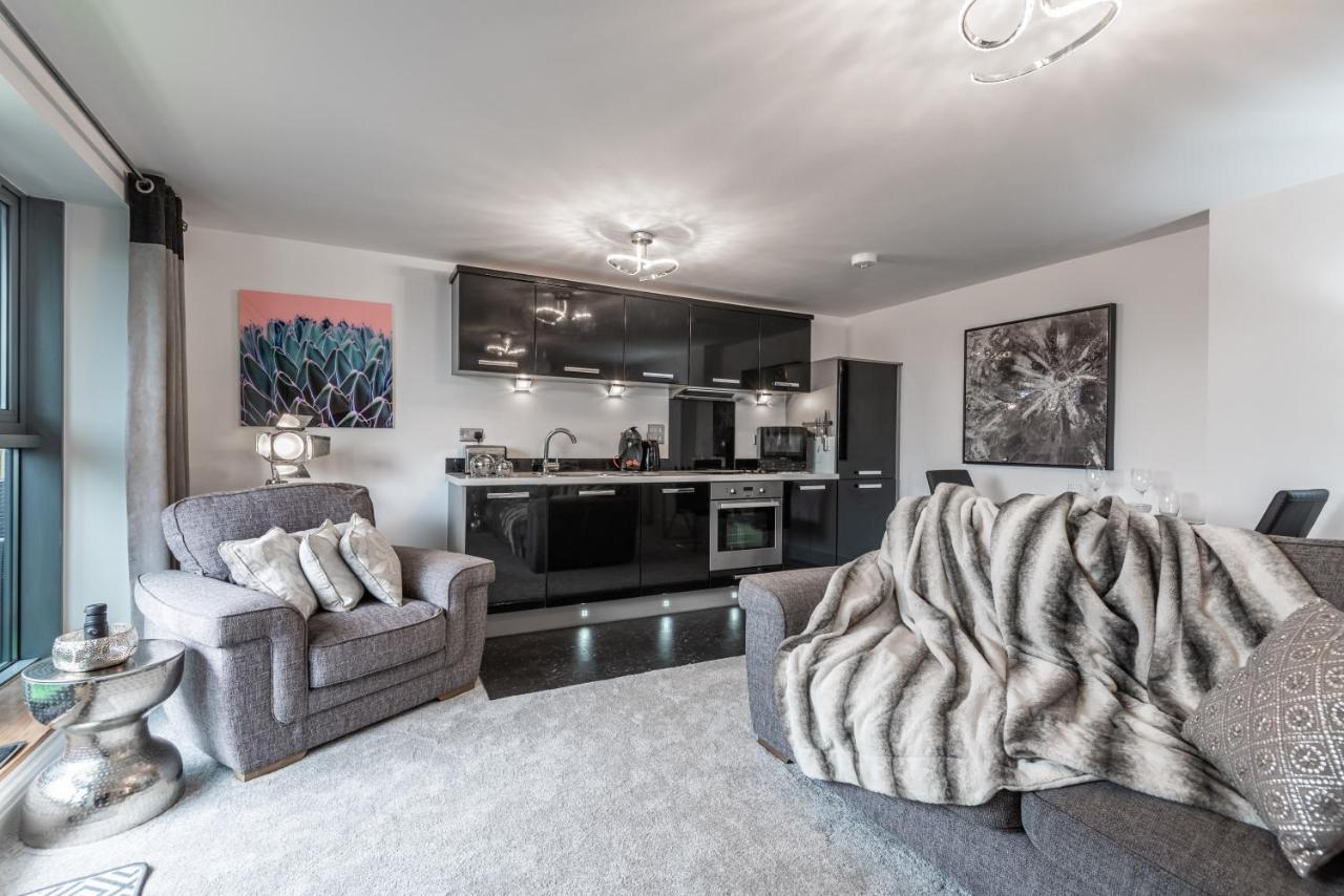 Luxurious River View Apartment With Terrace Worcester Bagian luar foto