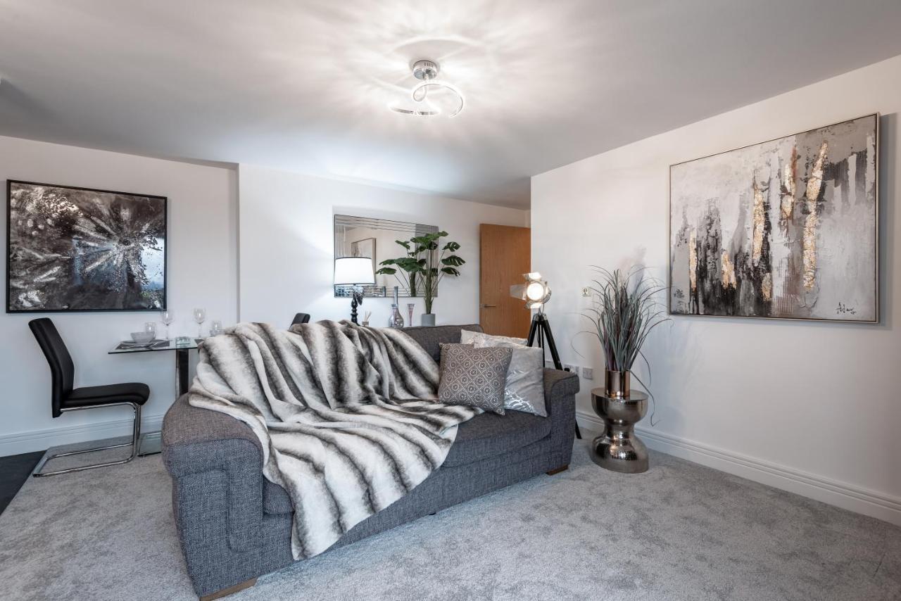 Luxurious River View Apartment With Terrace Worcester Bagian luar foto