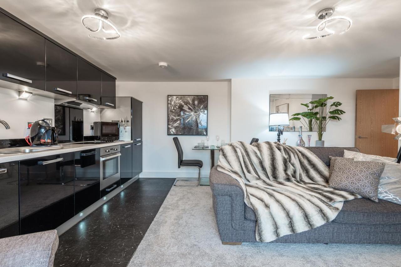 Luxurious River View Apartment With Terrace Worcester Bagian luar foto
