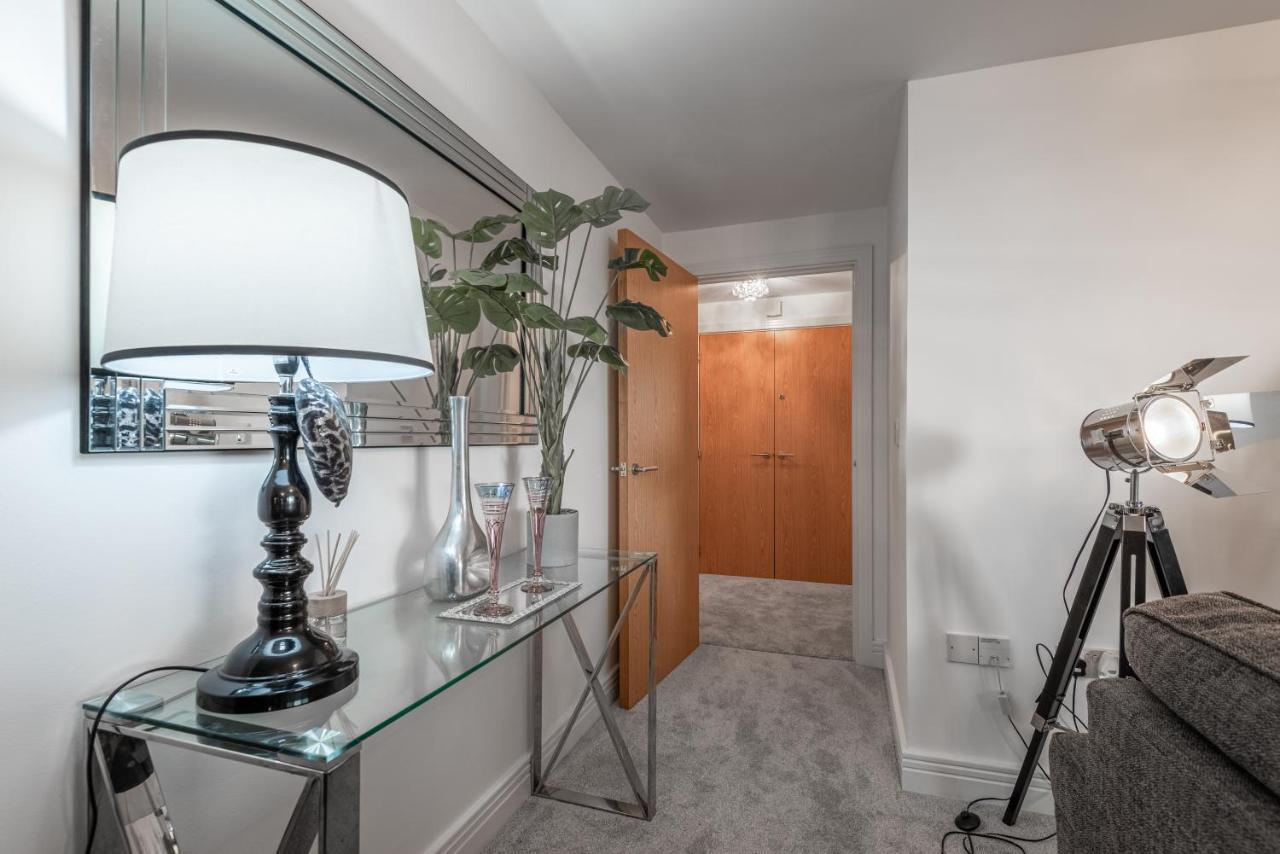 Luxurious River View Apartment With Terrace Worcester Bagian luar foto