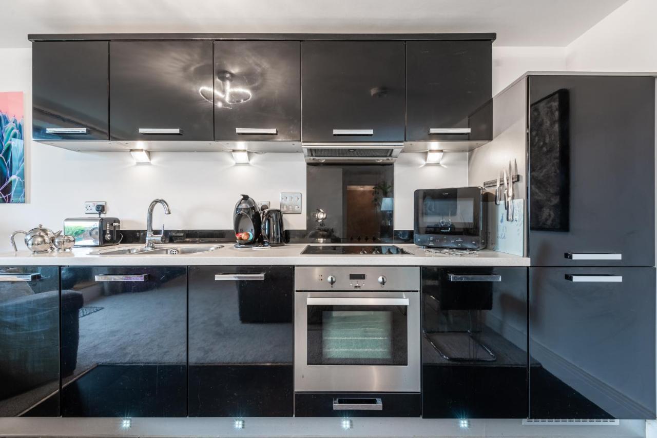 Luxurious River View Apartment With Terrace Worcester Bagian luar foto