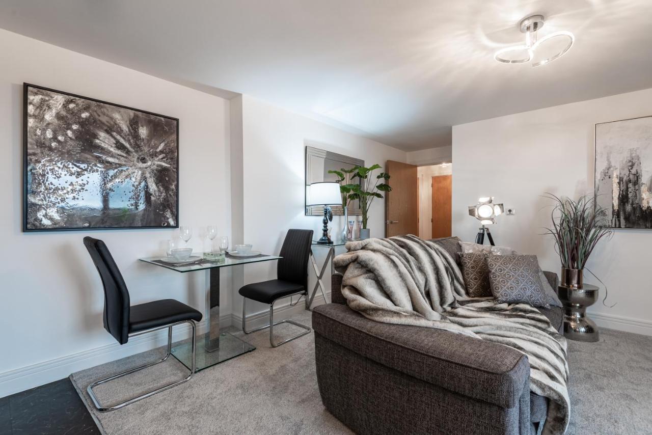 Luxurious River View Apartment With Terrace Worcester Bagian luar foto