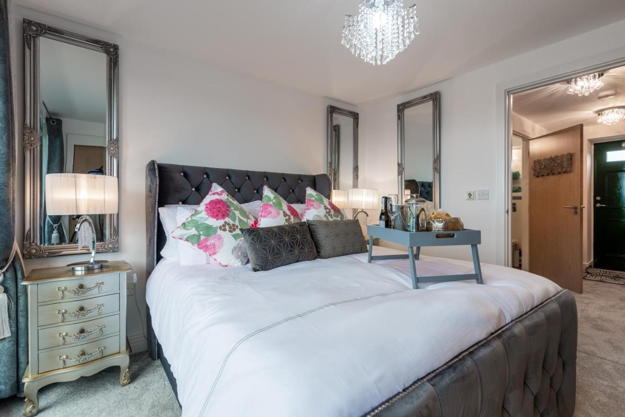 Luxurious River View Apartment With Terrace Worcester Bagian luar foto